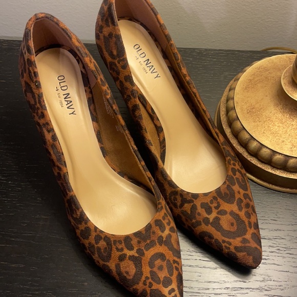 Leopard print 3 in pumps by Old Navy - Picture 2 of 5